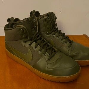 Nike Court Borough Mid
Winter Dark Green (10.5)
